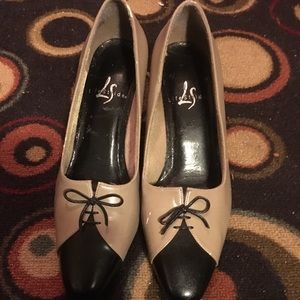 Cute heels . Tiny little scratches